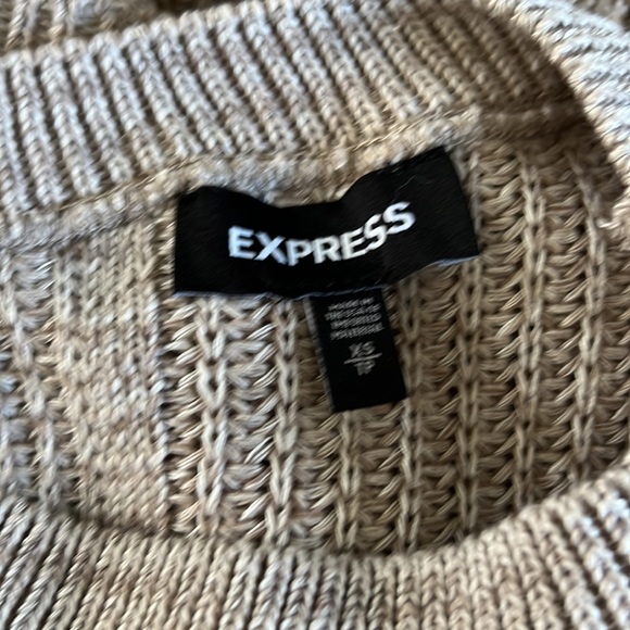 Crop top sweater with open back - Picture 3 of 3